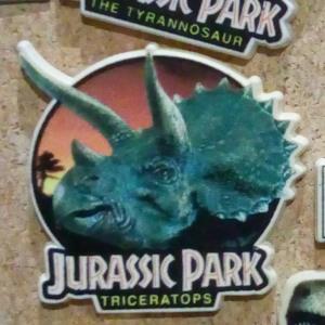 Pin's Jurassic Park Triceratops (01)
